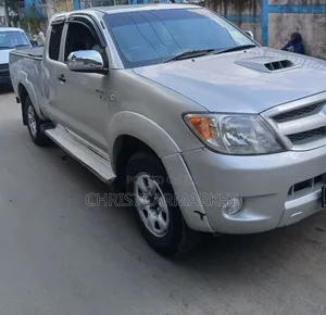 Photo - Toyota Hilux 2.5 D-4D 4X4 SRX 2009 Silver