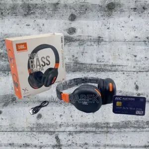 Photo - JBL Tune 760 Lightweight and Portable Headphones