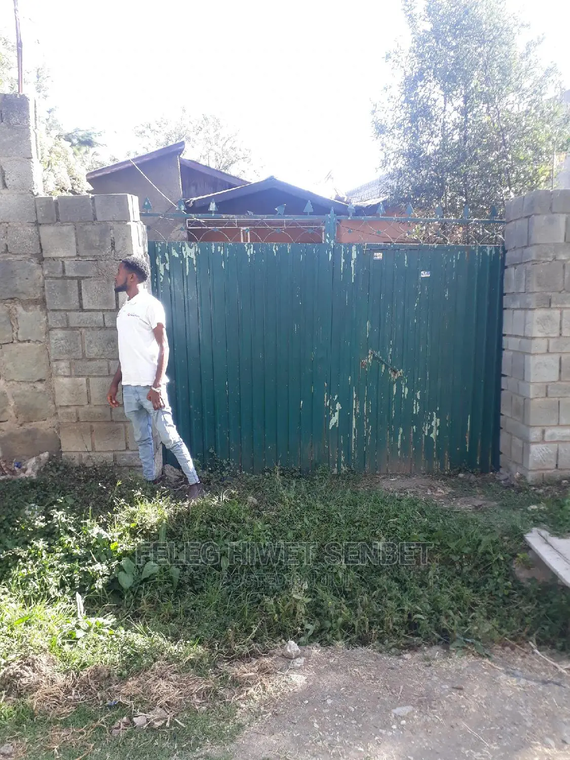 የሚሸጥ ፈራሽ ቤት ያለው ቦታ