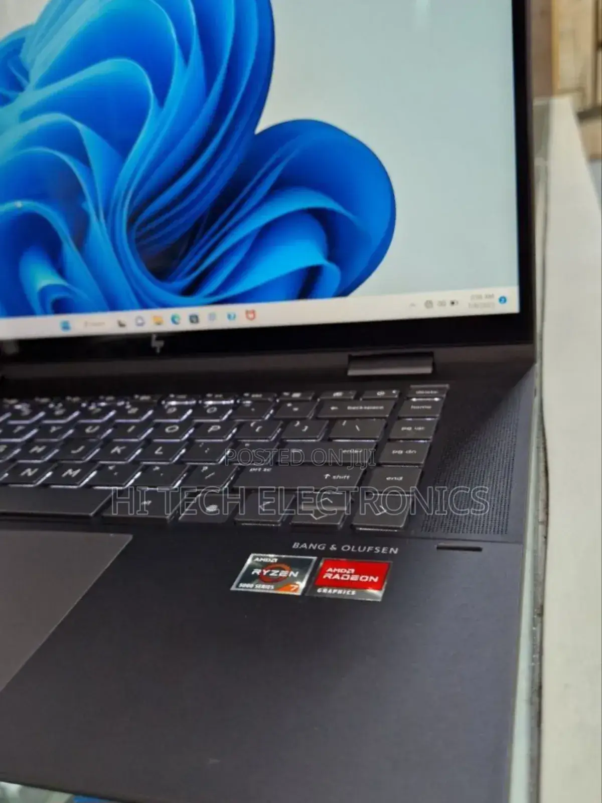 New Laptop HP Envy X360 8GB AMD Ryzen 7 SSD 512GB