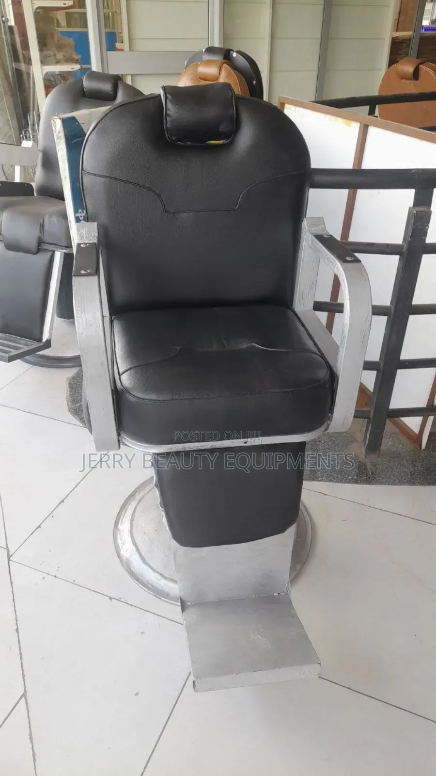 Hair Salon Chair - የፀጉር ቤት ወንበር (የሀገር ውስጥ)