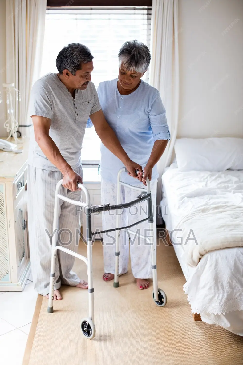 Medical Walker喝standing From a Seated Position虹walker