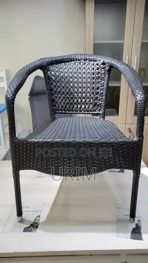 የካፌ ወንበር አይነበጎ