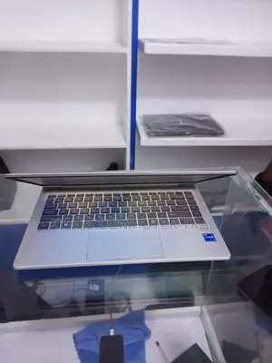 New Laptop HP EliteBook 640 G10 16GB Intel Core I7 SSD 512GB