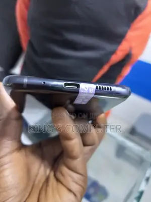 Photo - New Samsung Galaxy S20 128 GB Black