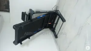 Photo - የመሮጫ ማሽን በreebok