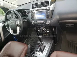 Photo - Toyota Land Cruiser 2017 Brown