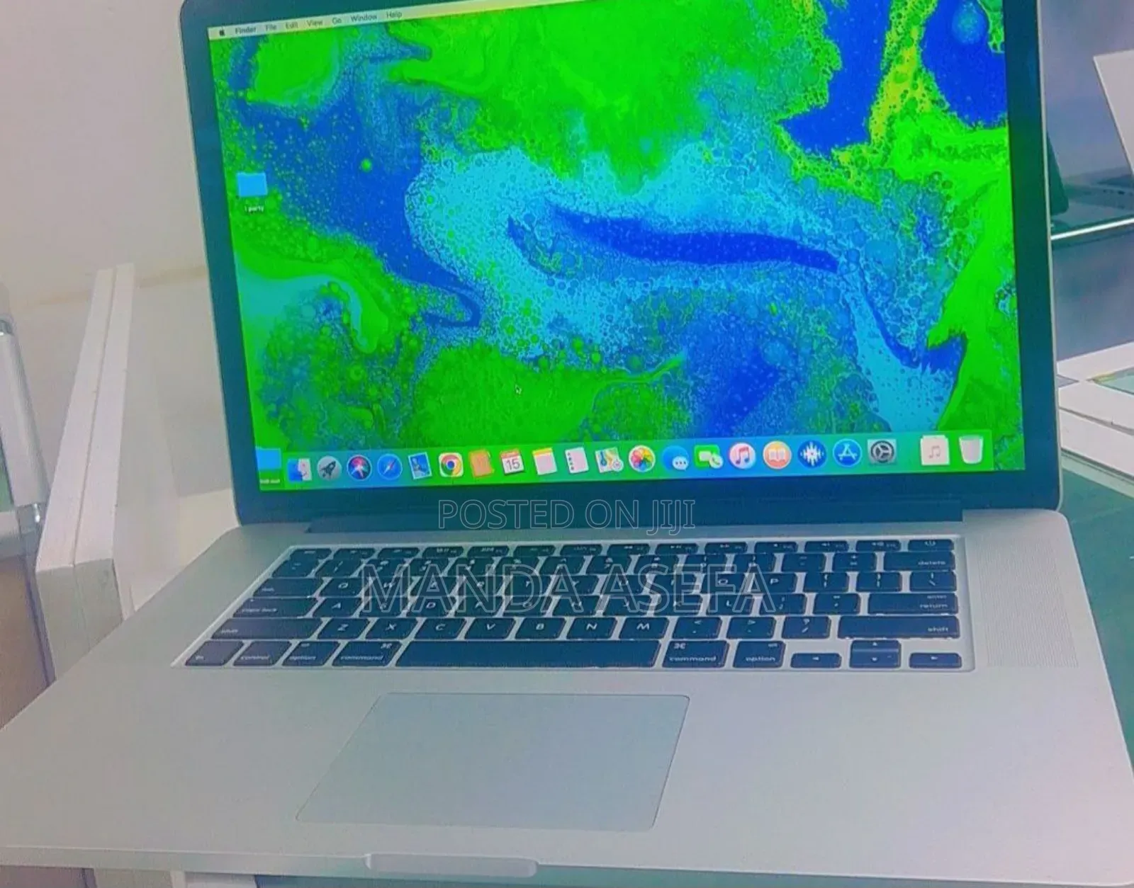 New Laptop Apple MacBook Pro 2015 8GB Intel Core I7 SSD 256GB