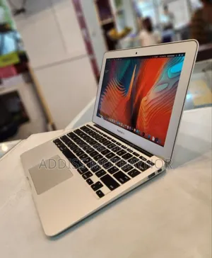 New Laptop Apple MacBook 2015 4GB Intel Core I5 SSD 128GB