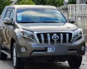 Photo - Toyota Land Cruiser Prado 2018 Pink