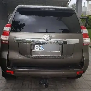 Toyota Land Cruiser Prado 2018 Pink