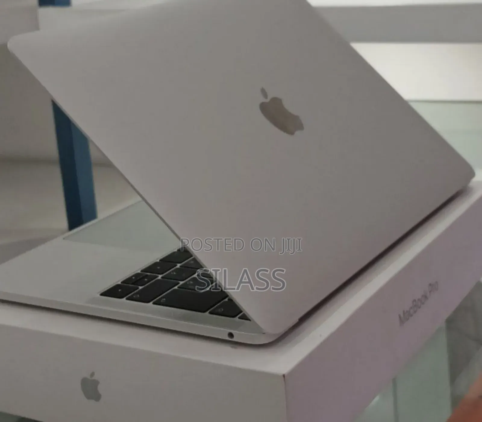 New Laptop Apple MacBook Pro 2019 8GB Intel Core I5 SSD 256GB