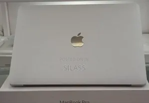 New Laptop Apple MacBook Pro 2019 8GB Intel Core I5 SSD 256GB