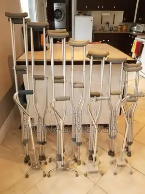 Photo - Underarm Crutches 150kg Rated韓文auxiliary Crutches ክራንች