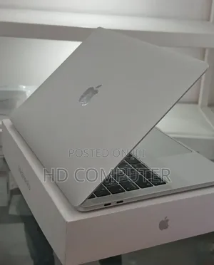 Photo - New Laptop Apple MacBook Pro 2019 8GB Intel Core I5 SSD 256GB
