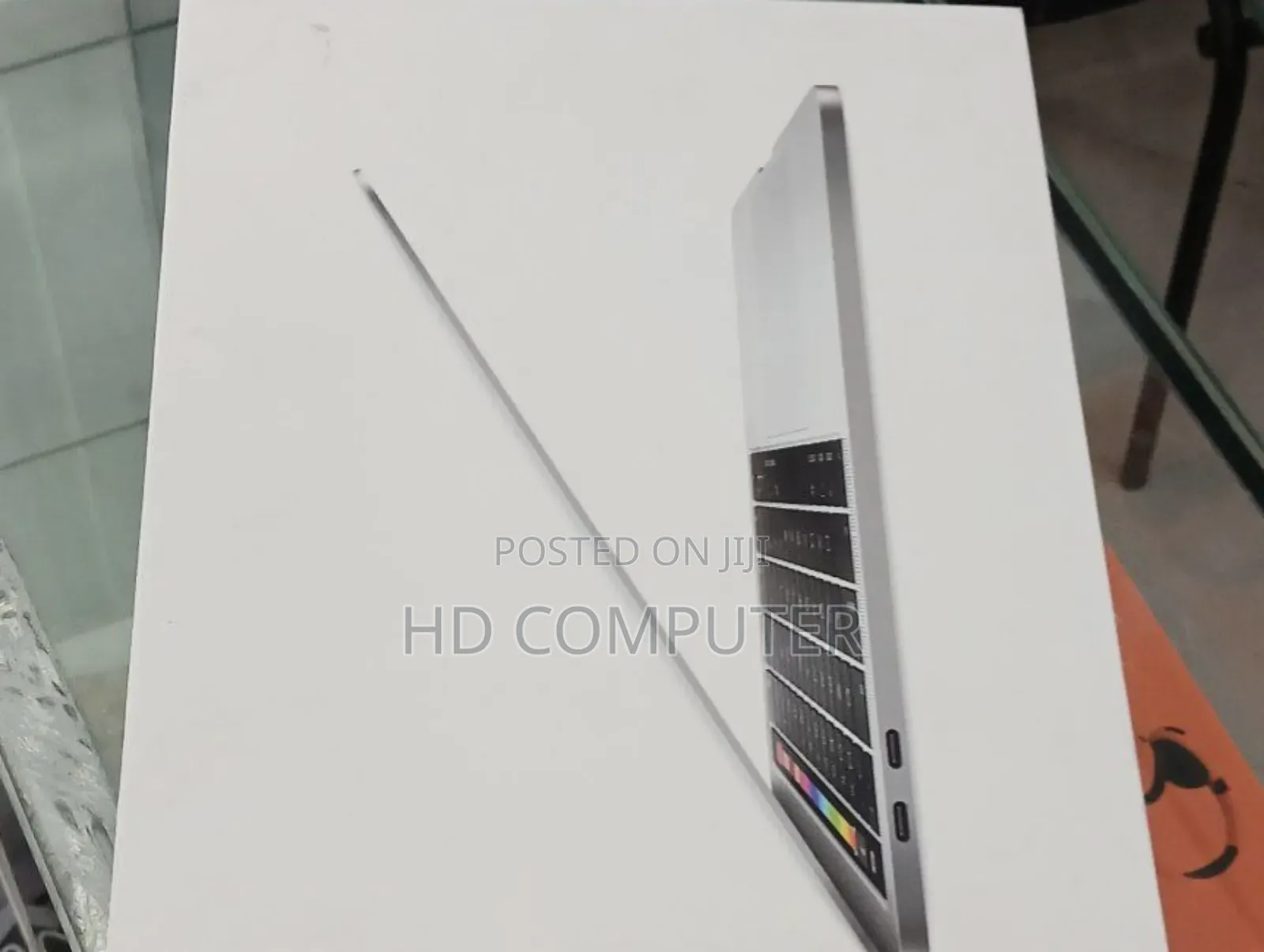 New Laptop Apple MacBook Pro 2019 8GB Intel Core I5 SSD 256GB