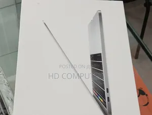 New Laptop Apple MacBook Pro 2019 8GB Intel Core I5 SSD 256GB