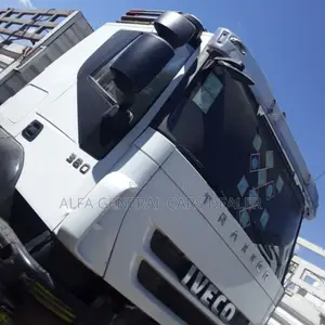 Photo - Iveco ኦባማ ከነተሳቢው
•2011 50ሺ ታርጋ