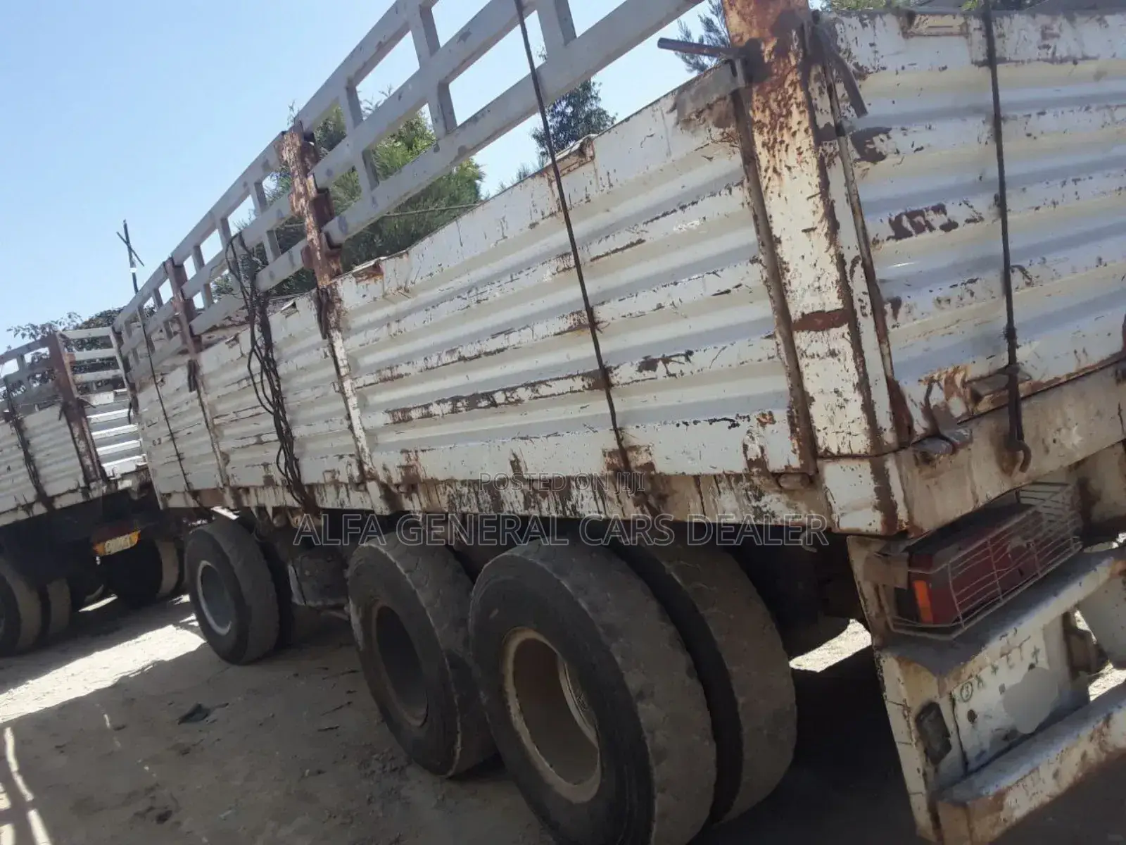 Iveco ኦባማ ከነተሳቢው
•2011 50ሺ ታርጋ