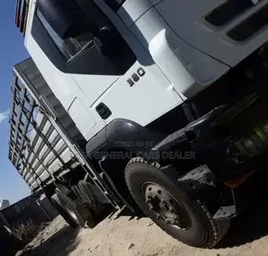 Iveco ኦባማ ከነተሳቢው
•2011 50ሺ ታርጋ