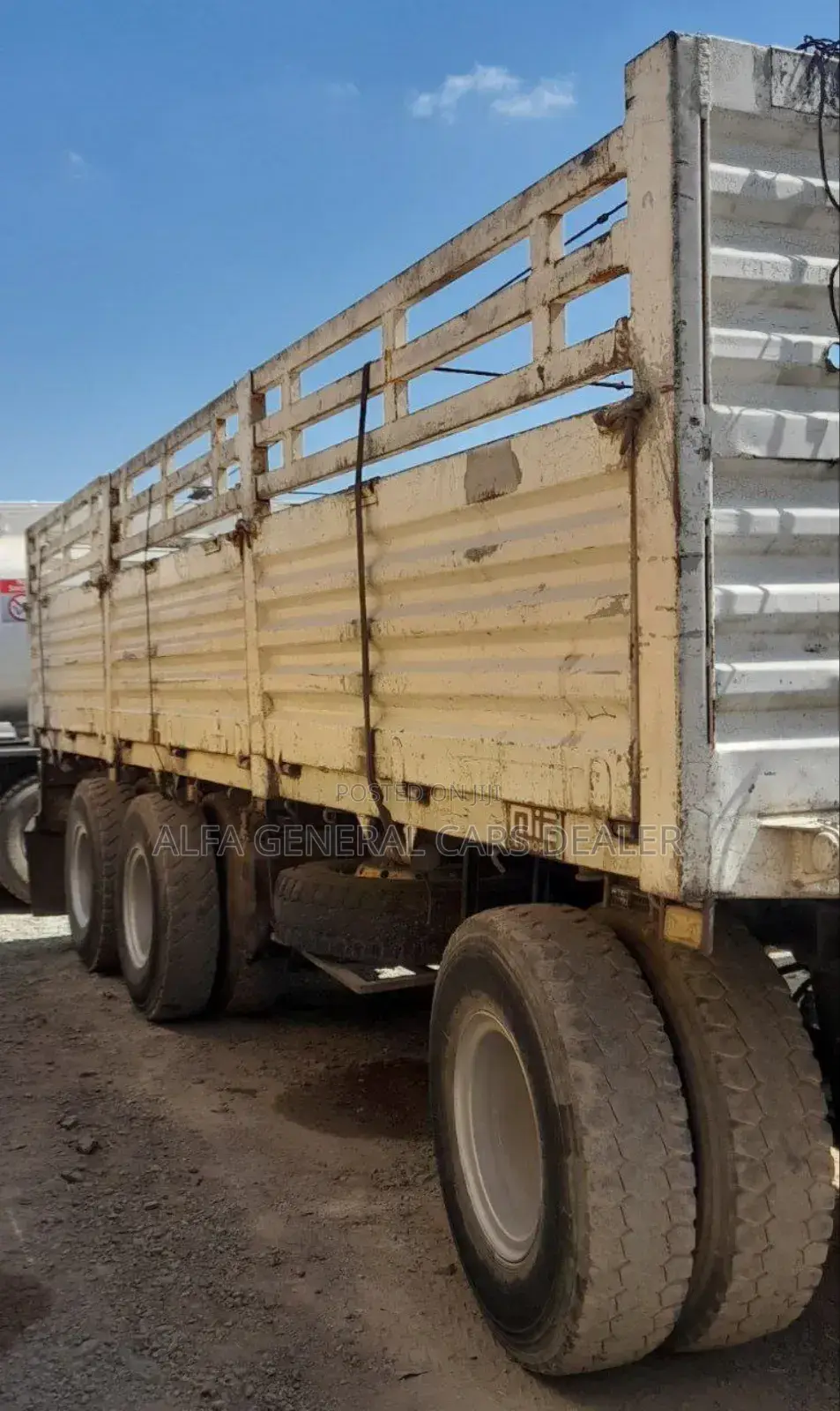 Iveco ኦባማ ከነተሳቢው
•2011 50ሺ ታርጋ