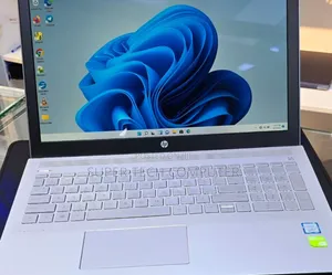 New Laptop HP Pavilion 13 8GB Intel Core I7 SSD 256GB