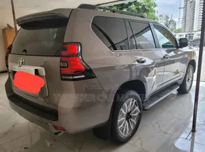 Toyota Land Cruiser Prado 2023 Silver