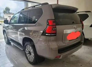 Toyota Land Cruiser Prado 2023 Silver