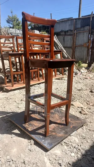 Stools(ባለጌ ወንበሮች)