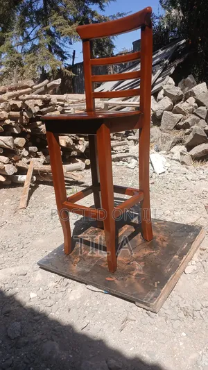 Stools(ባለጌ ወንበሮች)