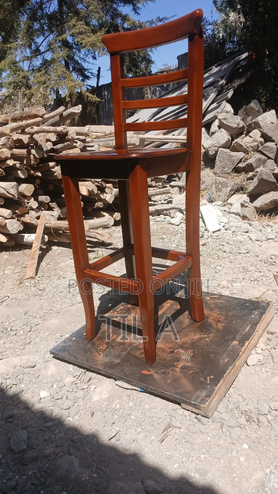 Stools(ባለጌ ወንበሮች)