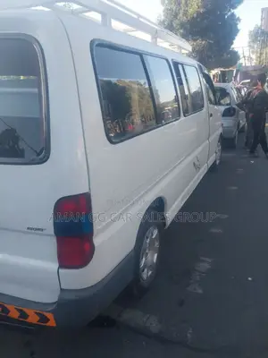 Toyota HiAce 2006 White