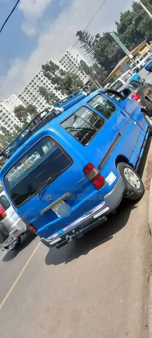 Toyota HiAce 2006 Blue