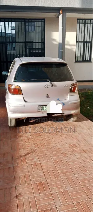 Photo - Toyota Vitz 1.0 FWD 5dr 2002 Silver