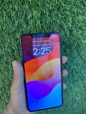 Photo - Apple iPhone XS Max 64 GB Gold