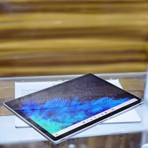 New Laptop Microsoft Surface Book 2 8GB Intel Core I5 SSD 256GB