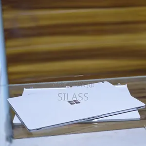 Photo - New Laptop Microsoft Surface Book 2 8GB Intel Core I5 SSD 256GB