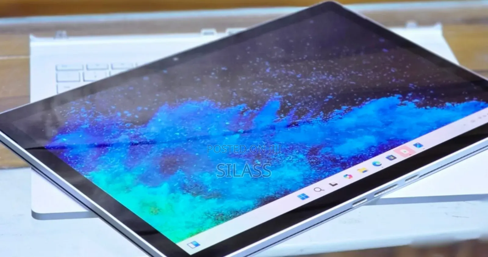 New Laptop Microsoft Surface Book 2 8GB Intel Core I5 SSD 256GB