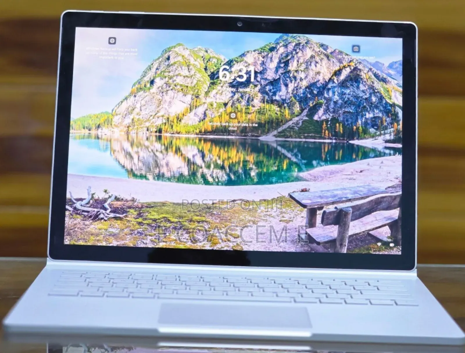 New Laptop Microsoft Surface 8GB Intel Core I5 SSD 256GB