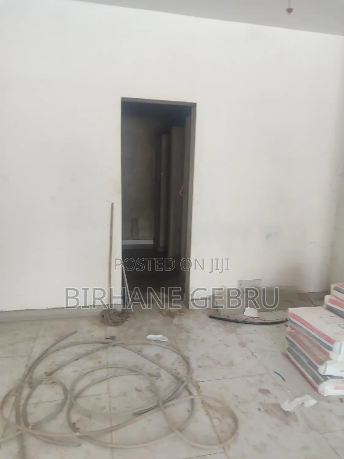 Luxury Complex Rent for Supermarket Cafe an Garment