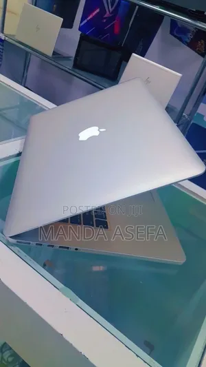 New Laptop Apple MacBook Pro 2015 8GB Intel Core I7 SSD 256GB