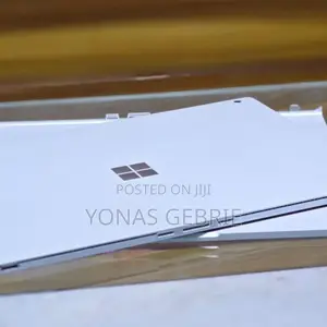 New Laptop Microsoft Surface Book 2 8GB Intel Core I5 SSD 256GB