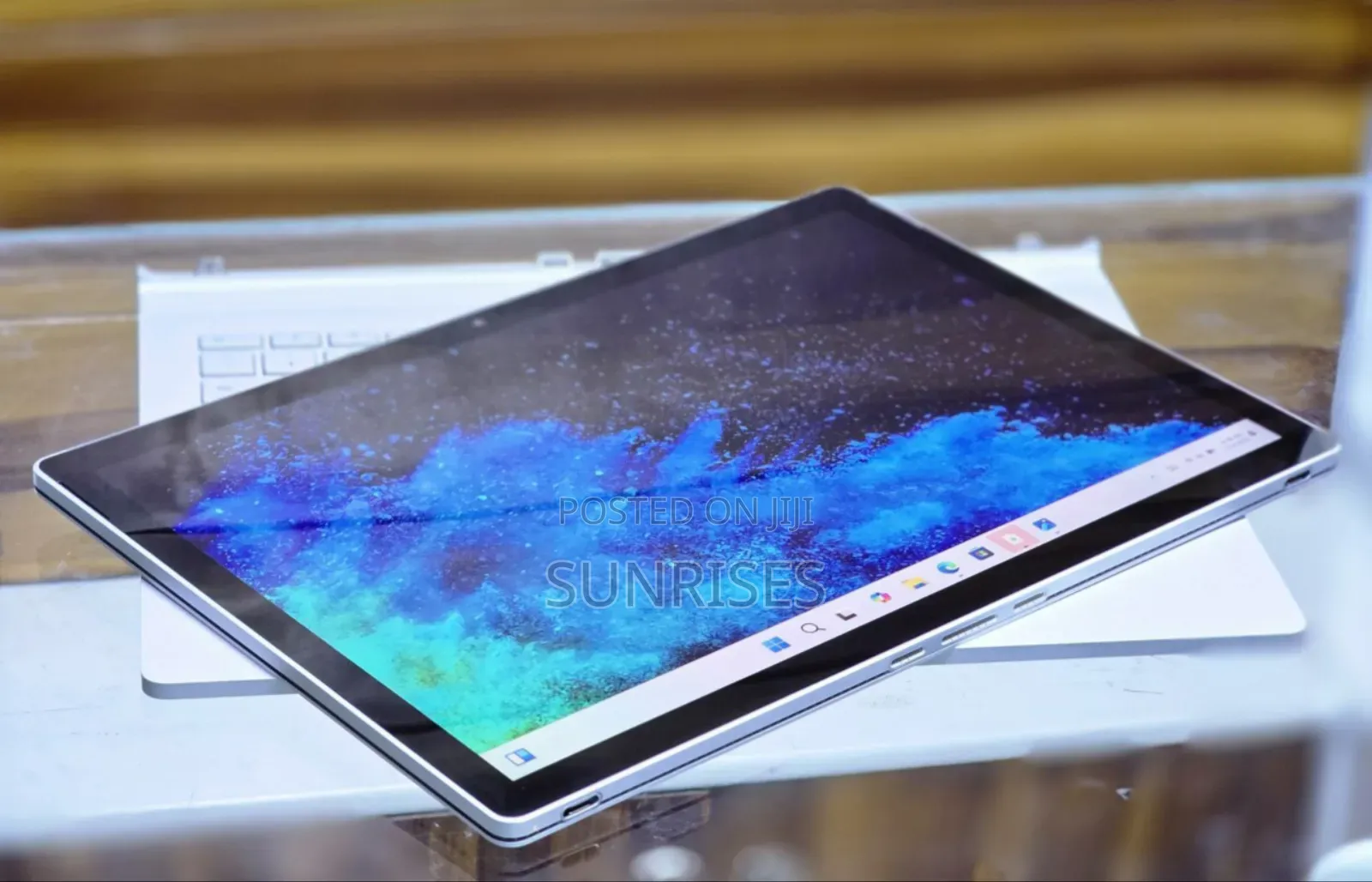 New Laptop Microsoft Surface Book 2 8GB Intel Core I5 SSD 256GB