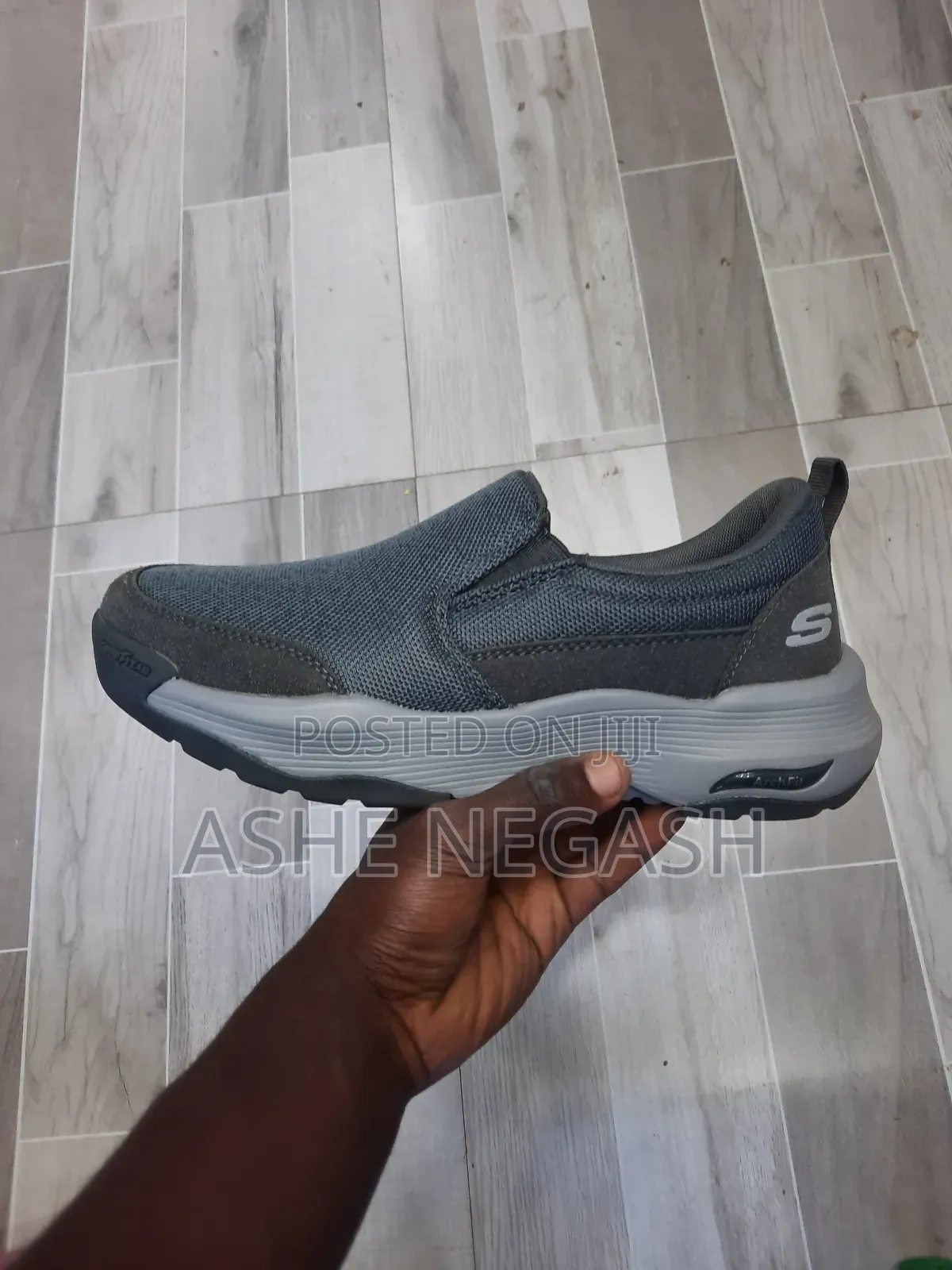 Sketchers Arch Fit
