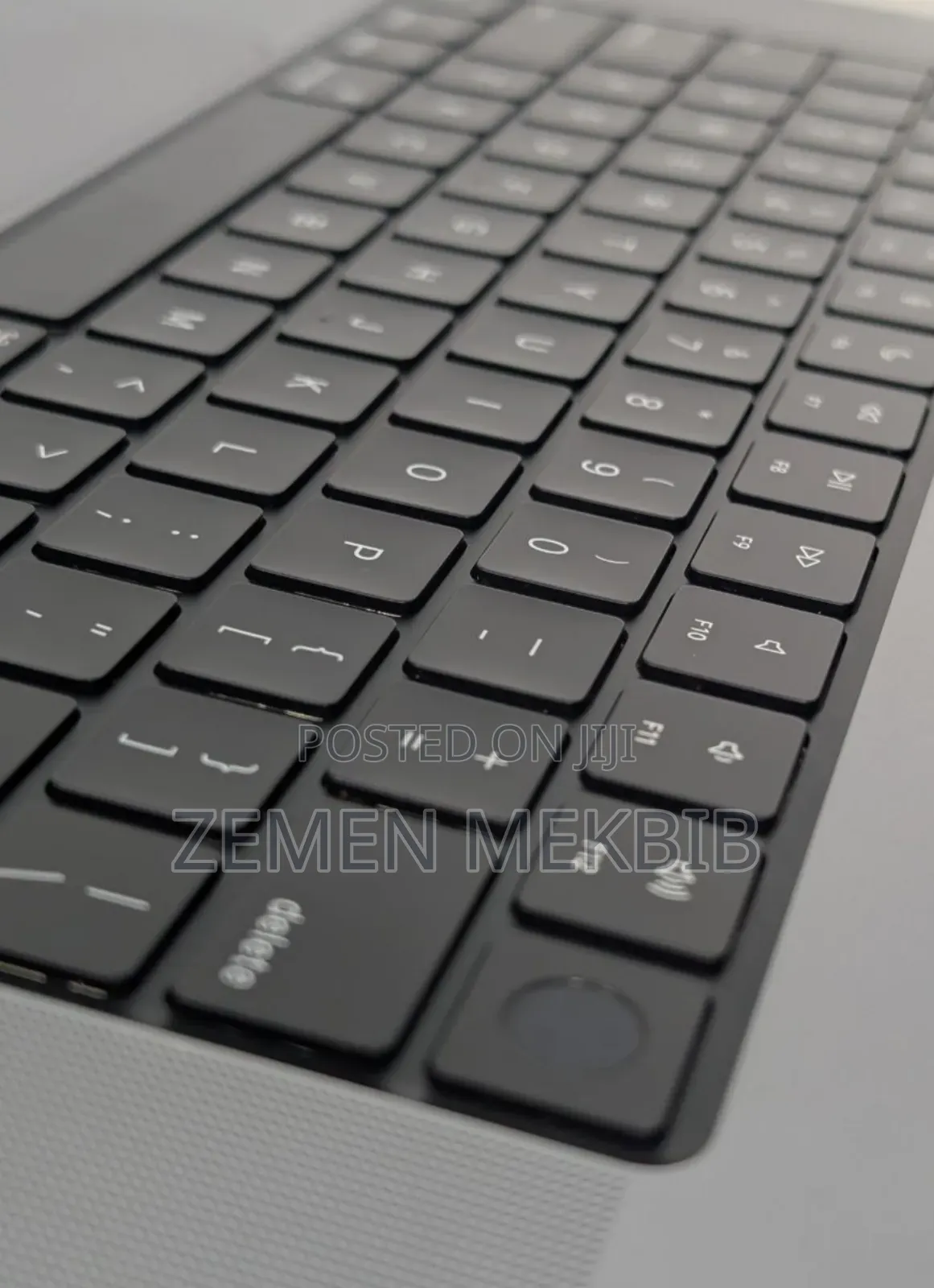 New Laptop Apple MacBook Pro M1 16GB Intel Core I9 SSD 1T