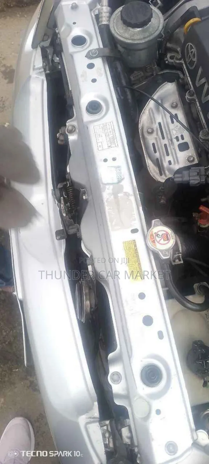 Toyota Vitz 2004 Silver