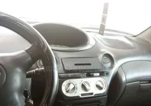 Toyota Vitz 2004 Silver