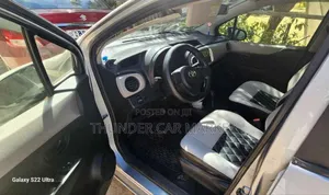 Toyota Yaris 2012 Silver