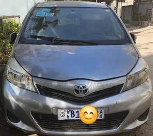 Toyota Yaris 2012 Silver