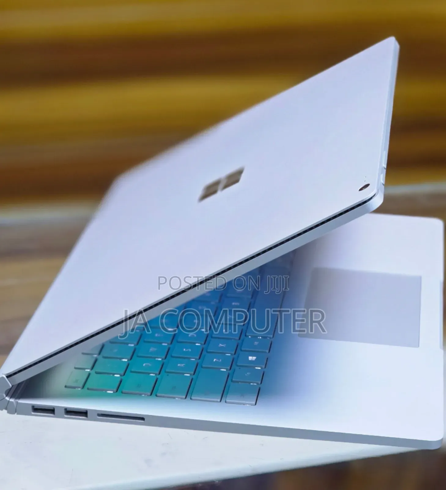 New Laptop Microsoft Surface Book 2 8GB Intel Core I5 SSD 256GB